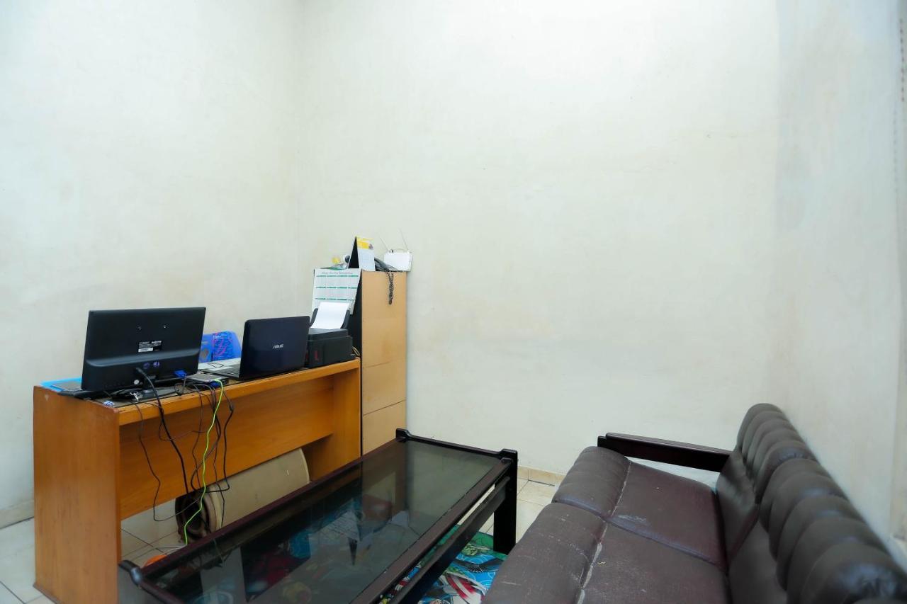 Oyo 2692 Penginapan Mba Ros Banjarbaru Exterior foto